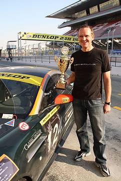 Der Piranha hat gut lachen nach einem harten Rennen